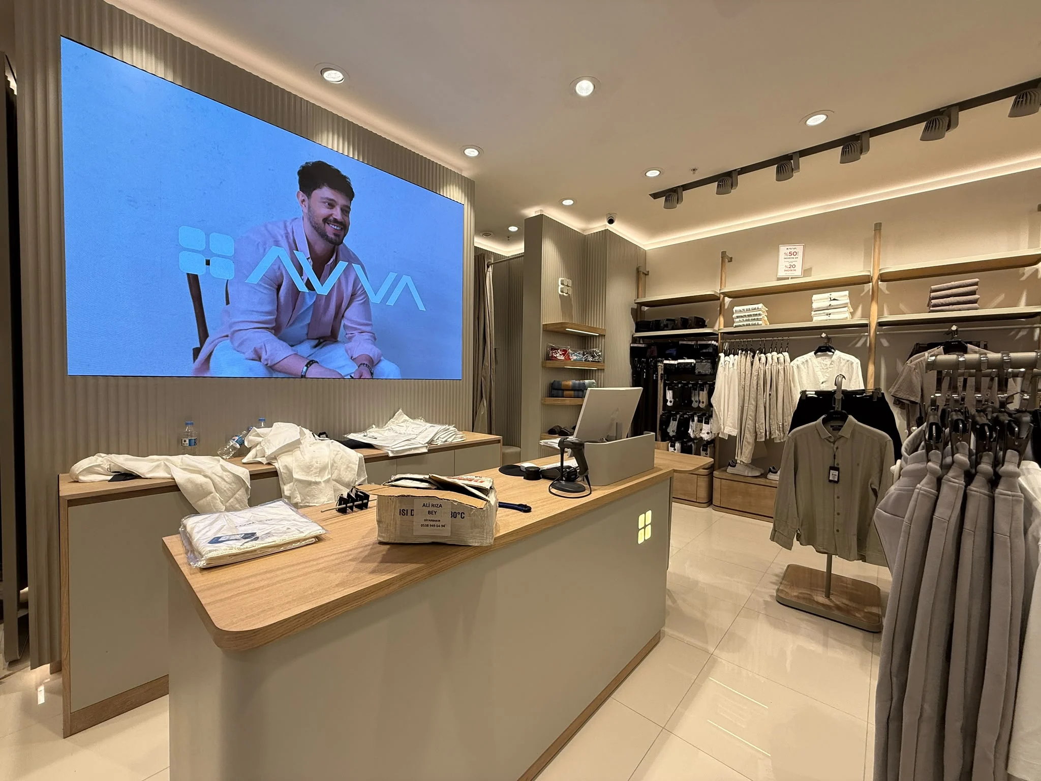 AVVA mağaza iç mekânı ve ürün sergileme alanları