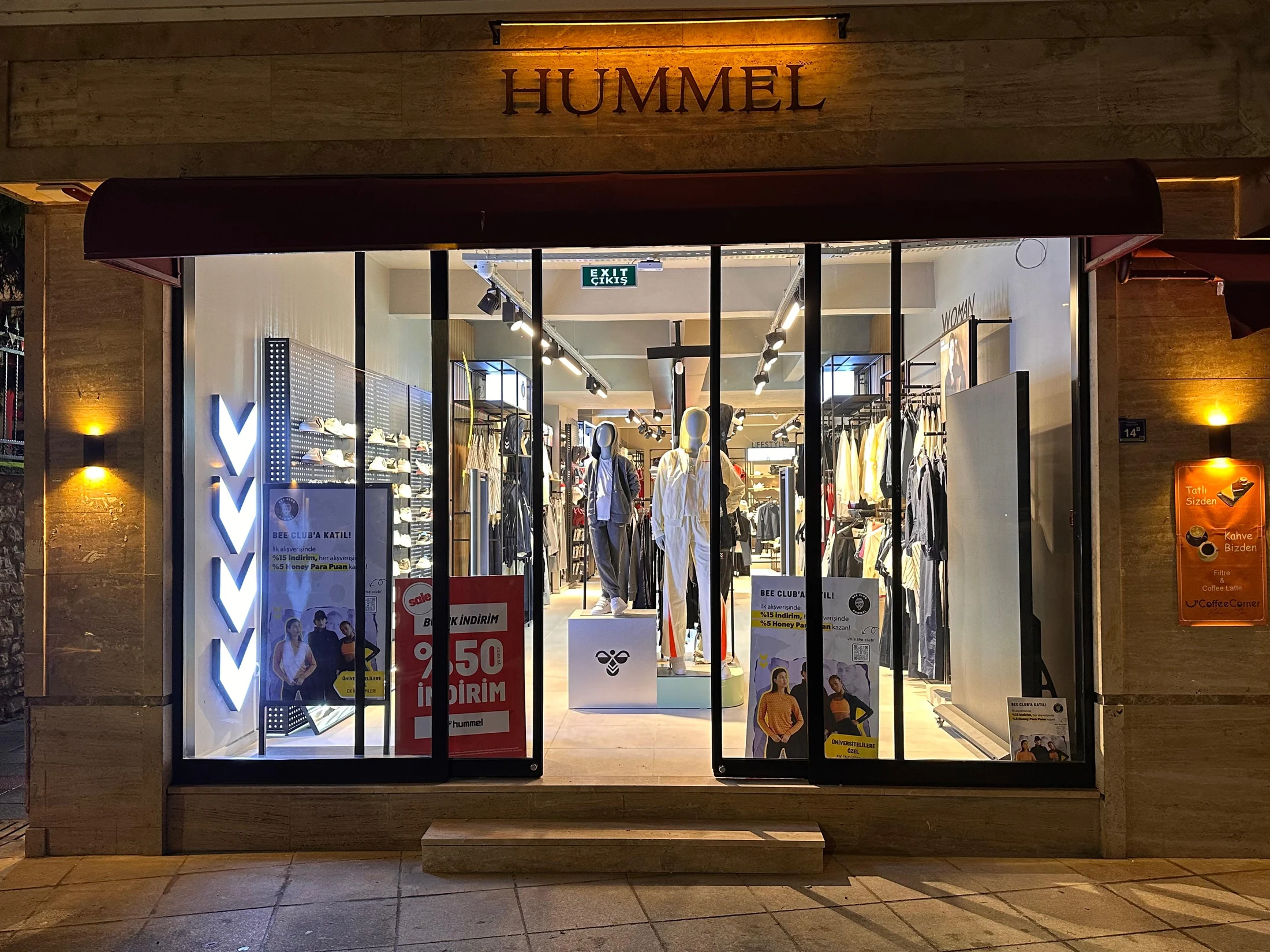 Hummel mağaza cephe görünümü
