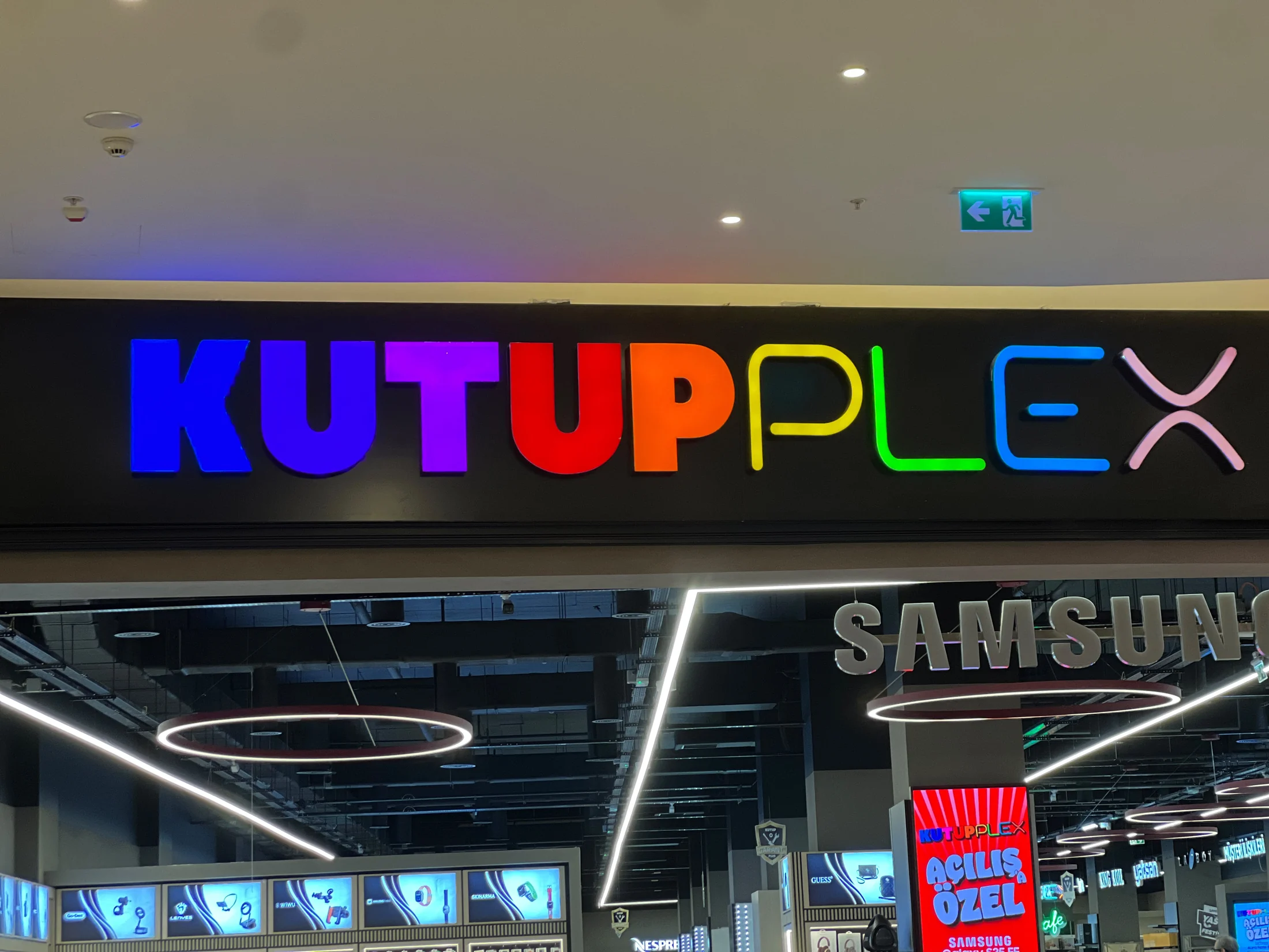 KUTUPPLEX mağaza geniş görünümü