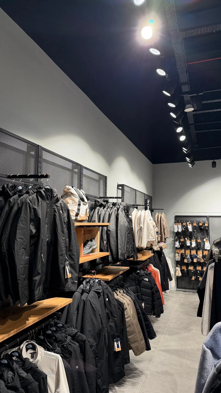 The North Face mağaza iç mekânı