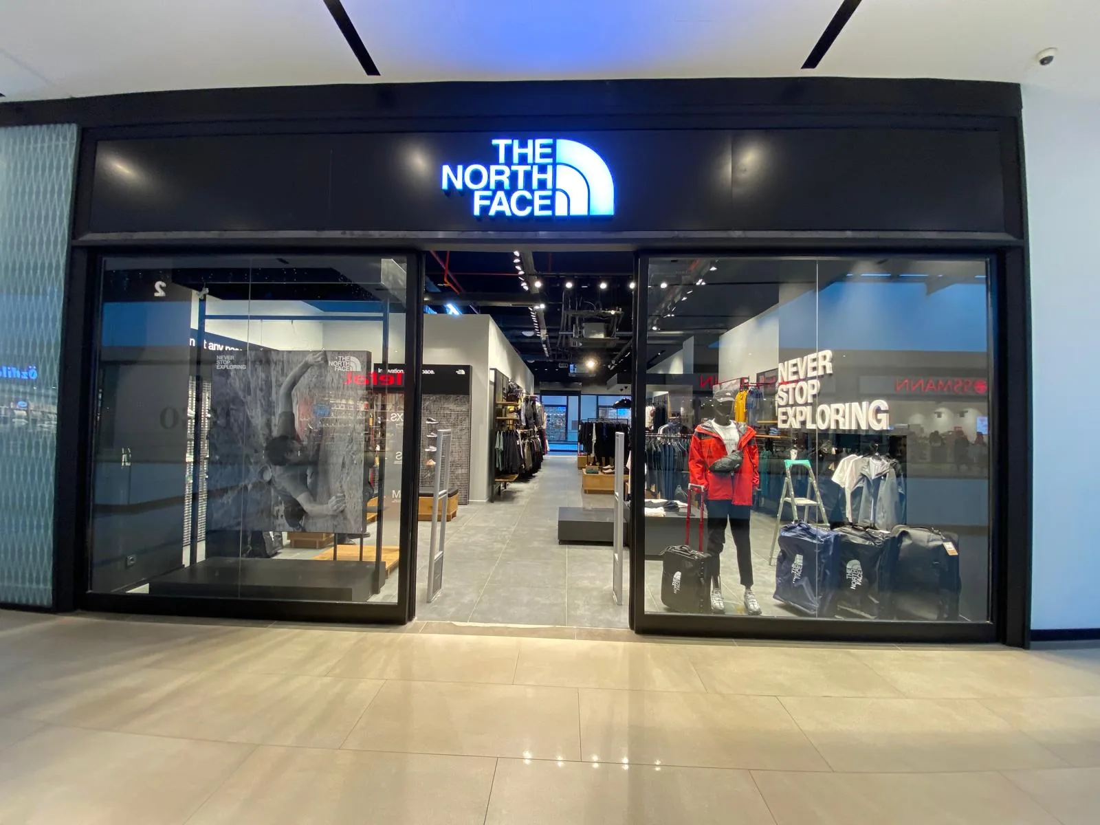 The North Face Rize Şimal mağaza cephesi