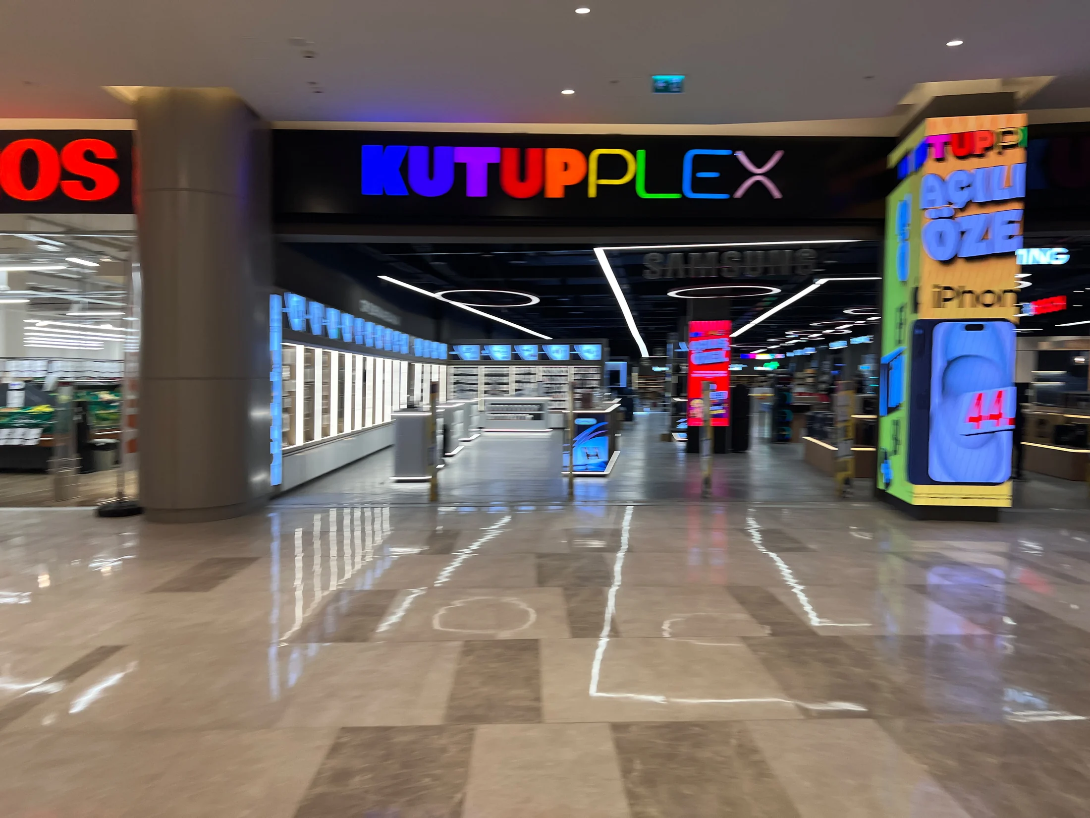 KUTUPPLEX mağaza iç mekânı