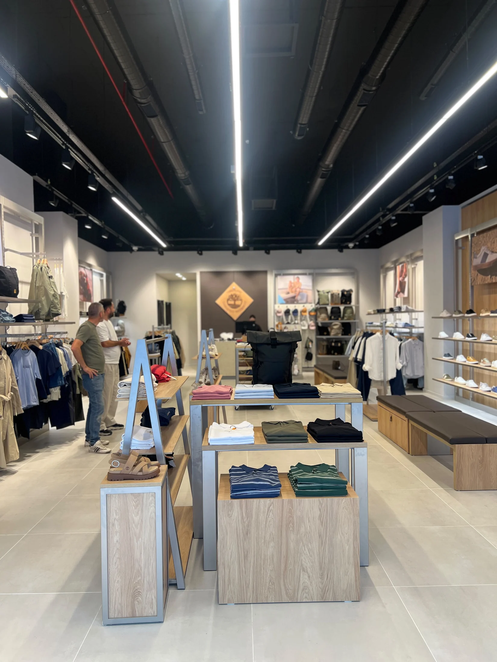 Timberland mağaza duvar sergilemesi