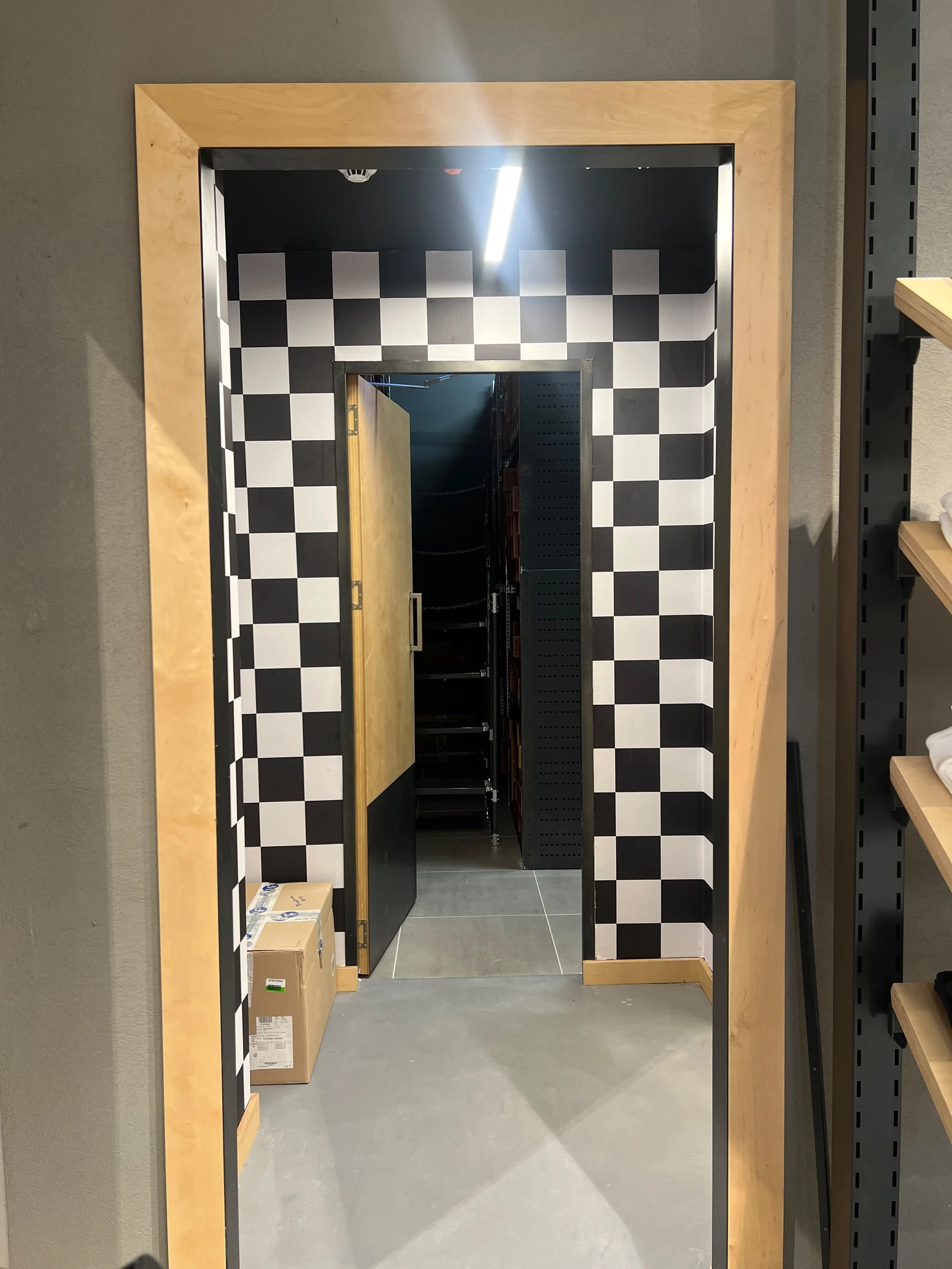 Vans mağaza orta teşhir ünitesi