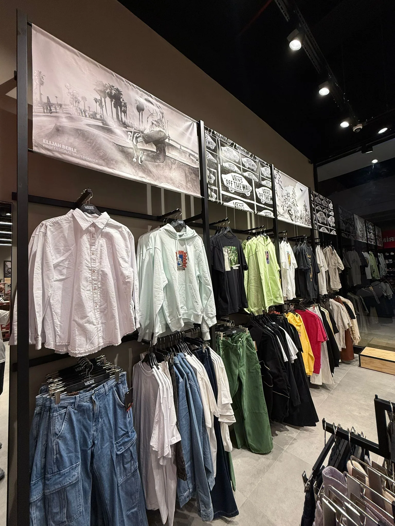 Vans Nata Vega mağazasının tekstil duvarı